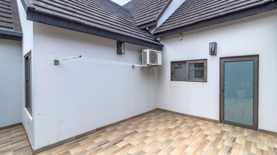 5 Bedroom Property for Sale in Oranjeville Free State